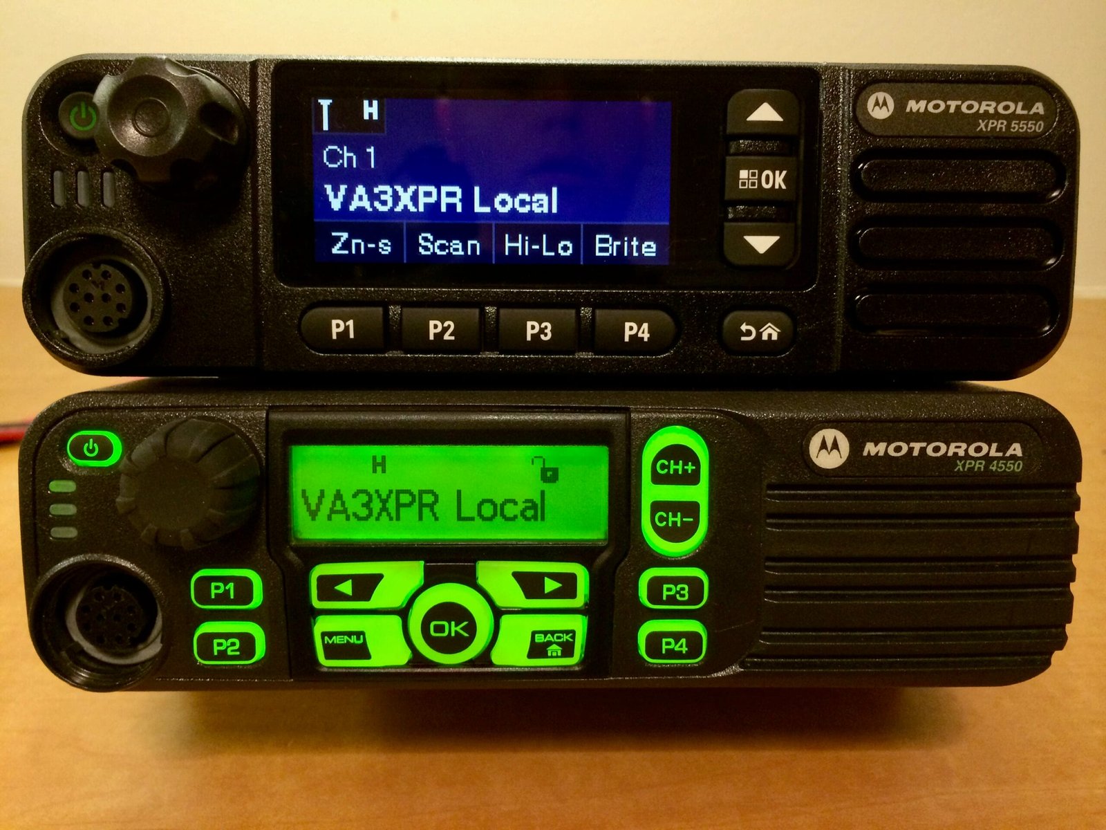 Comparison of Motorola XPR 5550 and XPR 4550 mobile radios, showing their front panels and display differences.
