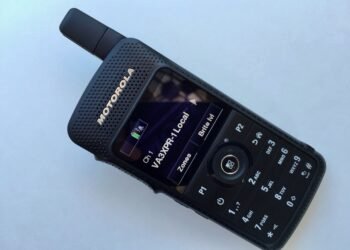 Motorola SL7550 UHF DMR handheld radio showing colour LCD screen and keypad layout