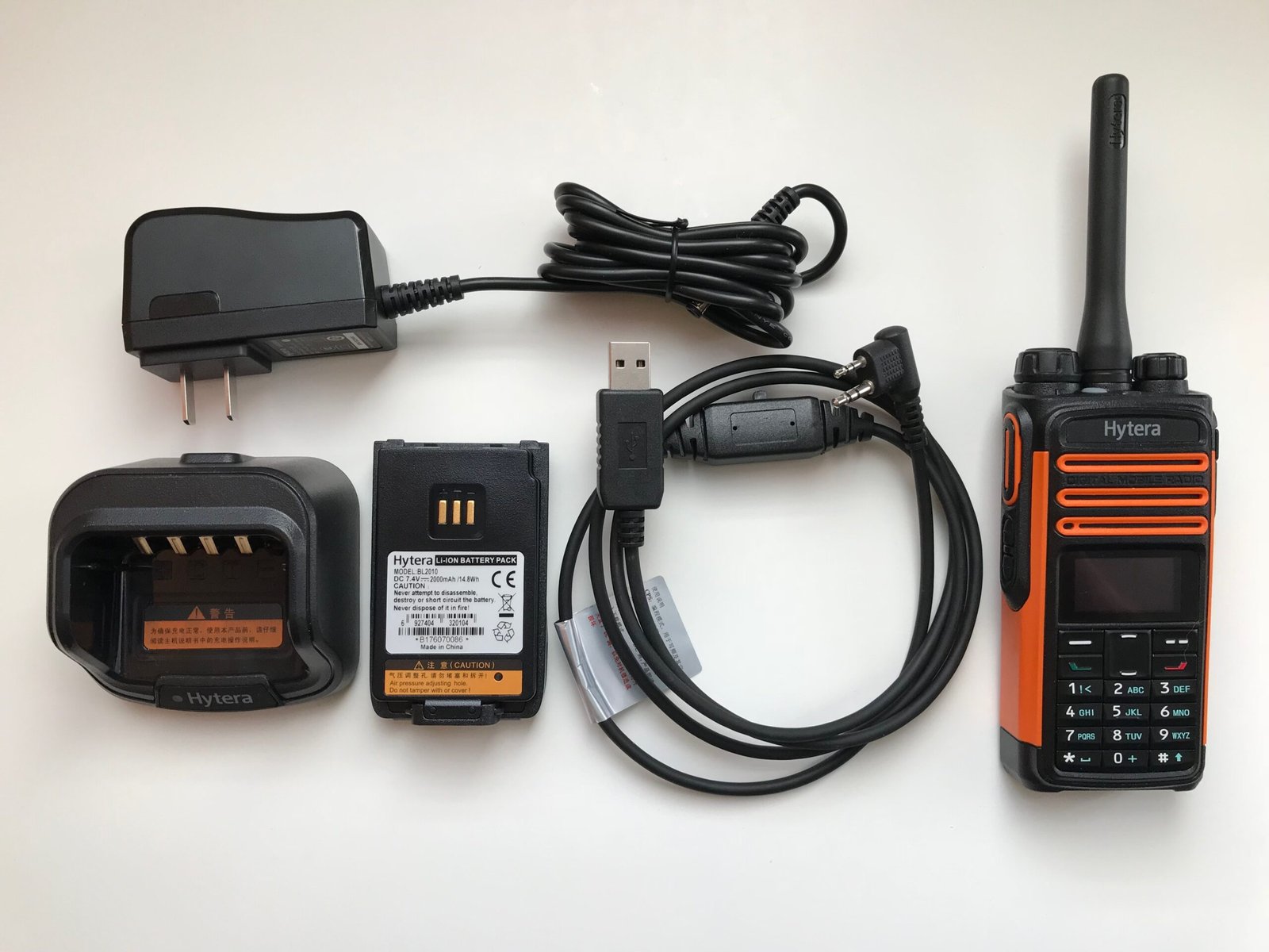 Hytera TD580 DMR handheld radio with charger, battery, antenna, and power adapter included in the box.
