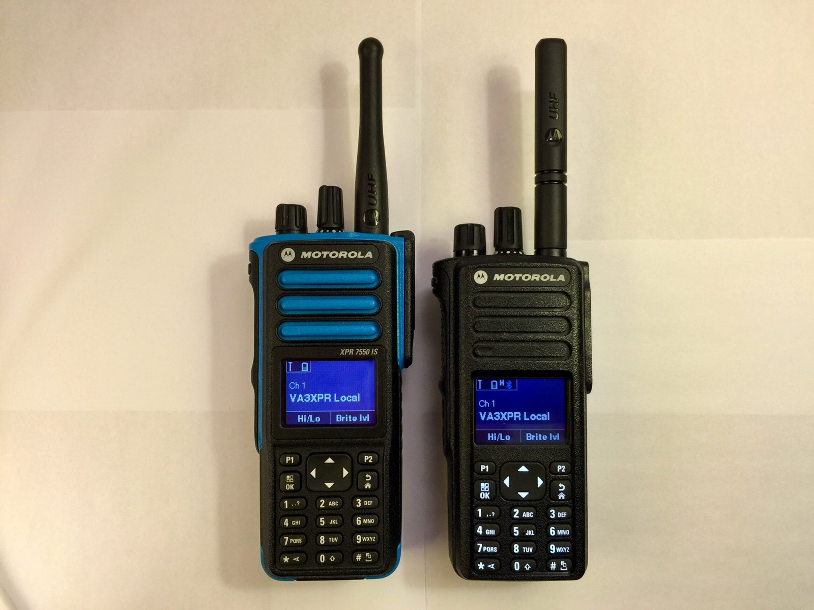 Motorola XPR7550 IS (left) and Motorola XPR7550 (right) DMR handheld radios showing size and colour differences